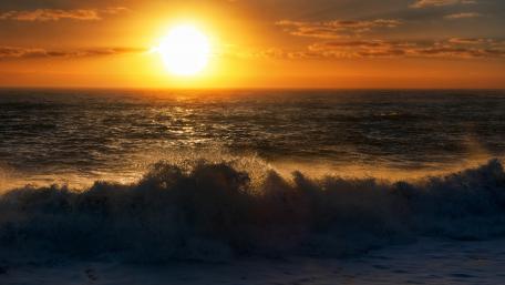Waves in the sunset wallpaper