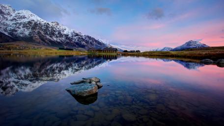 Jack's Point Clubhouse at Lake Wakatipu (New Zealand) wallpaper