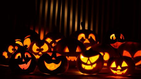 Spooky Jack-o'-Lantern Display wallpaper