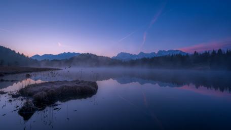 Blue hour reflection wallpaper