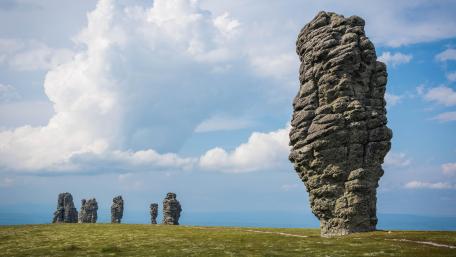 Manpupuner rock formations wallpaper