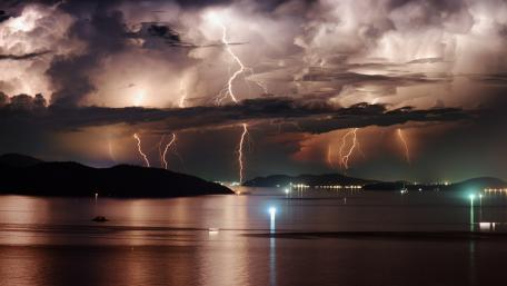Night thunderstorm wallpaper