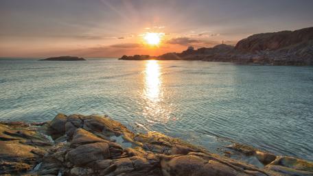 Sunset at the cliffed coast wallpaper