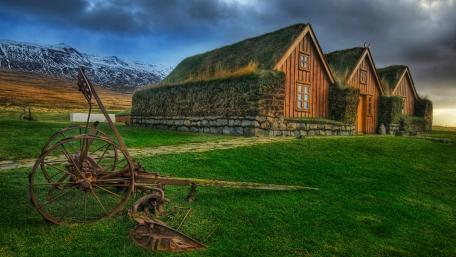 Hofsstaðir turf house in Skagafjörður wallpaper