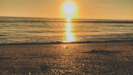 Ocean during sunset wallpaper