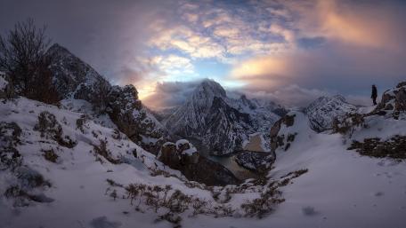 Cantabrian Mountains in winter wallpaper