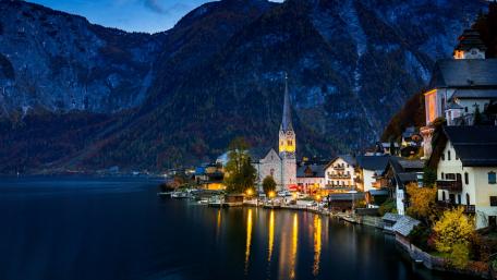 Hallstatt at dusk wallpaper
