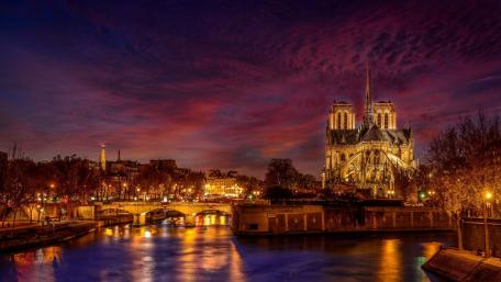 Notre-Dame de Paris at night wallpaper