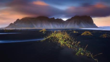 Stokksnes and the Vestrahorn Mountains wallpaper