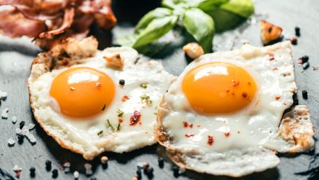 Fried eggs wallpaper