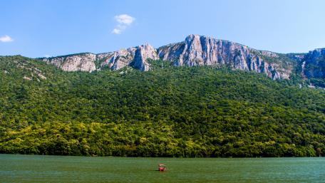 Majestic Mountains Reflected in Tranquil Water wallpaper