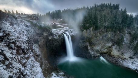 Snoqualmie Falls in wintertime (Washington) wallpaper