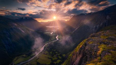 Romsdalen valley wallpaper