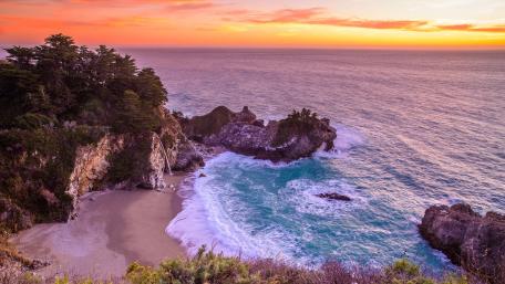 McWay Beach (Julia Pfeiffer Burns State Park) wallpaper