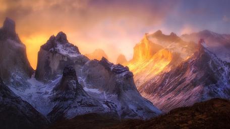 Cloudy Cordillera Paine (Torres del Paine National Park) wallpaper