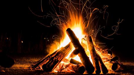 Campfire Night Warm Glow wallpaper