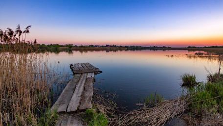 Old pier in Pronya River (Russia) wallpaper