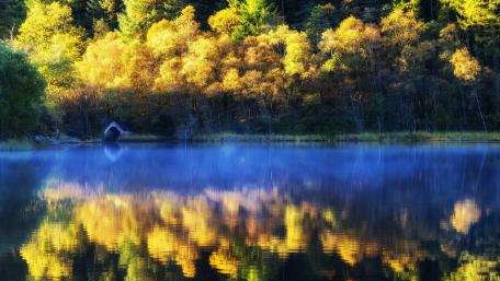 Loch Chon boathouse at fall wallpaper