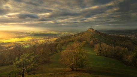 Castle on the hilltop wallpaper
