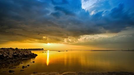 Sunset over Sepang Gold Coast, Malaysia wallpaper