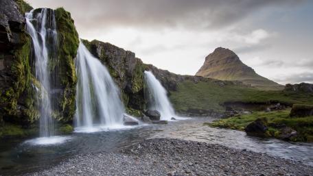 Kirkjufell waterfalls wallpaper