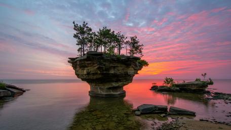 Turnip Rock in Lake Huron wallpaper