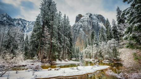 Snow covered Yosemite National Park wallpaper