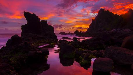 Sea stacks in the Indian Ocean at sunset wallpaper