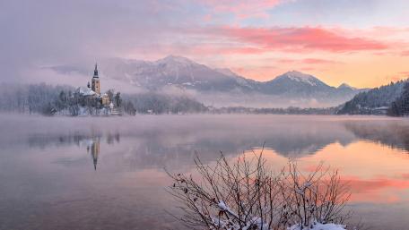 Mariinsky church reflected in the Lake Bled wallpaper