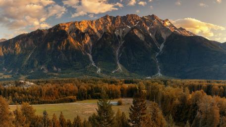 Majestic Mountain Range at Sunset wallpaper