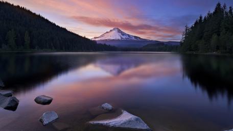 Peaceful lake wallpaper