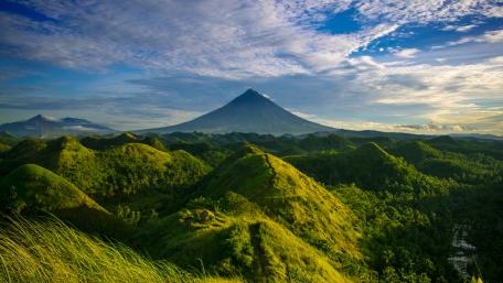 Green hills wallpaper