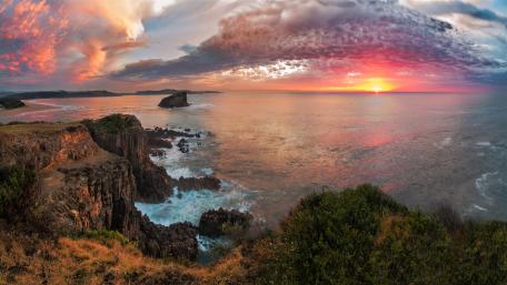 Fiery Sunrise over Rugged Coastline wallpaper