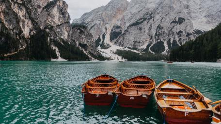 Lake Braies wallpaper
