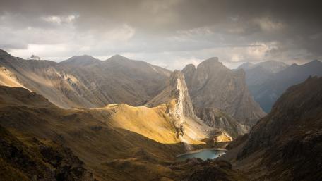 Hidden lake in the mountains wallpaper