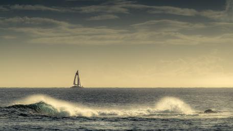 Sailing boat in the horizon wallpaper