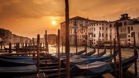 Gondolas in the sunset wallpaper