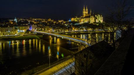 Elbe river and Albrechtsburg Castle at night wallpaper