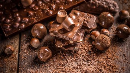 Decadent Chocolate Delights for Sweet Lovers wallpaper