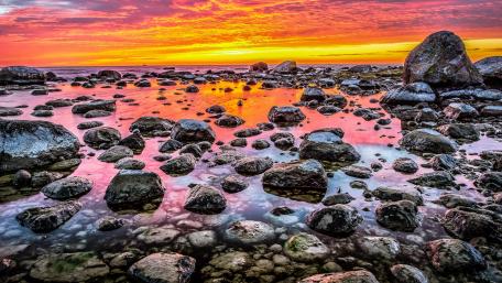 Rocky shore at sunset wallpaper