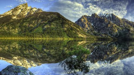 Cascade Canyon from Jenny Lake (Grand Teton National Park) wallpaper