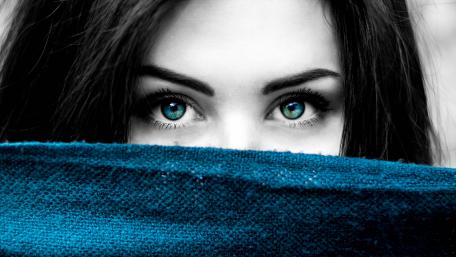 Blue eyed girl wallpaper