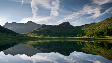 Mountain slopes reflection wallpaper
