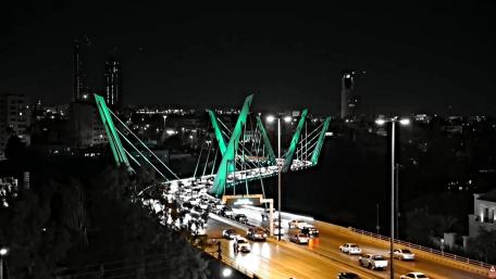 Vibrant Nightscape of Amman's Iconic Bridge wallpaper