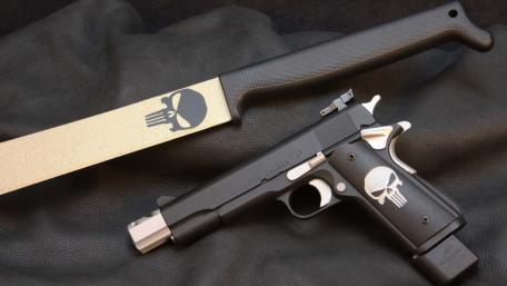 Gun and knife wallpaper