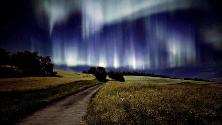 Lights dancing in the sky wallpaper
