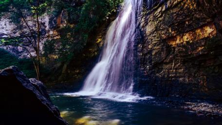 Serenity of a Majestic Waterfall wallpaper