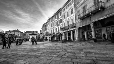 Monochrome street photography wallpaper