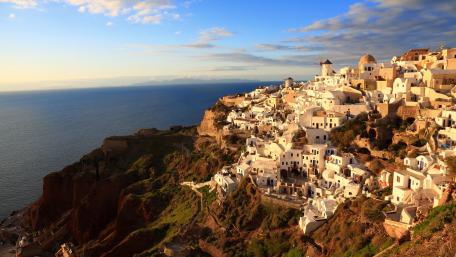 Oia village in Santorini wallpaper