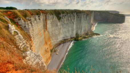 Beachfront of Etretat wallpaper